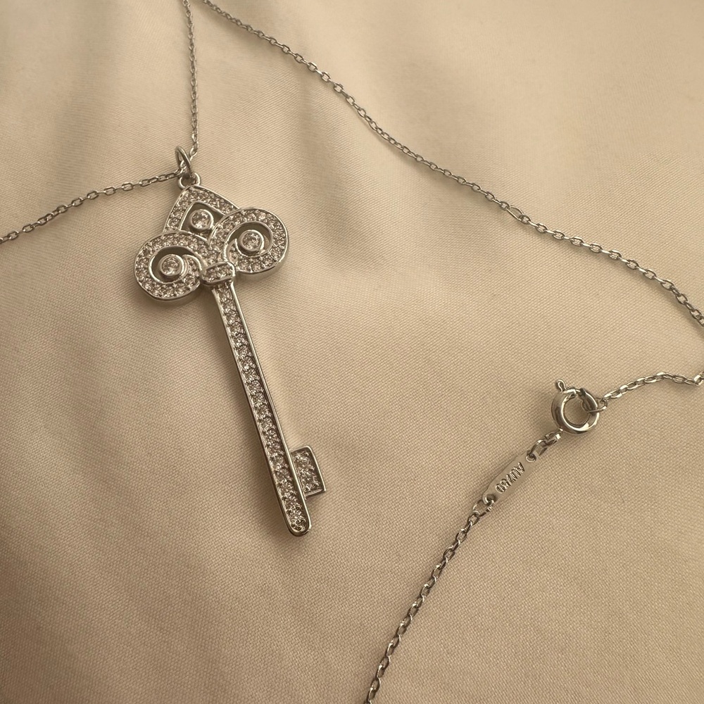 TIFFANY INSPIRED Silver Key Pendant Necklace